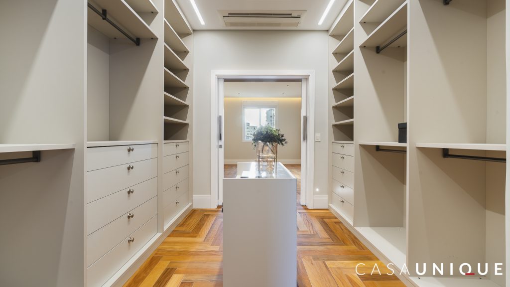 CASA-UNIQUE-APARTAMENTO-REFORMADO-A-VENDA-SP-HIGIENOPOLIS-RUA-MARANHAO-851-EDIFICIO-DORA-CUNHA-BUENO-SUITE-CLOSET-3
